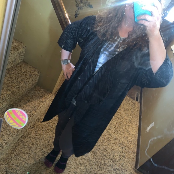LulaRoe Medium Shirley Kimono - Picture 3 of 5